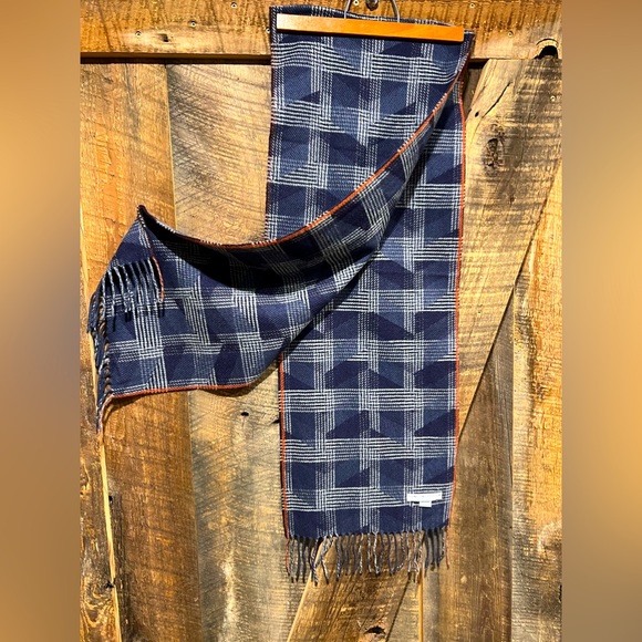 Johnston of Elgin Fringed Cashmere Scarf - Picture 2 of 3